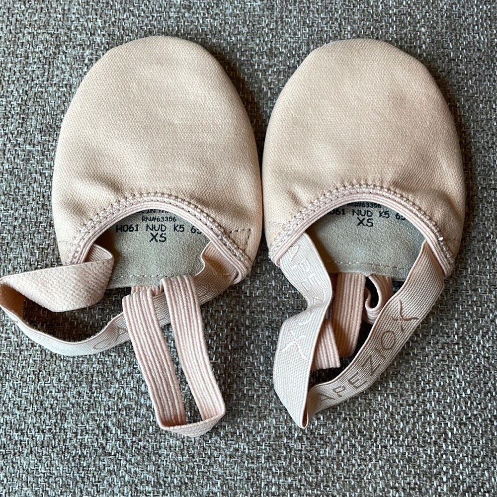 New Capezio Dance Shoe XS
